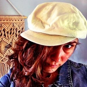 Corduroy slouchy rimmed hat.